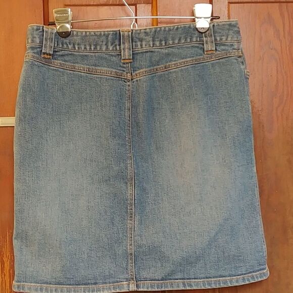 EUC Old Navy Classic Denim Skirt - Picture 2 of 5